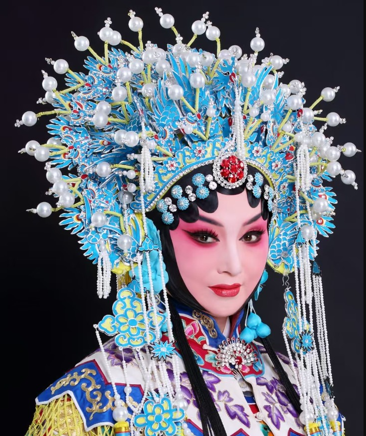 闫林慧，艺名闫慧子...