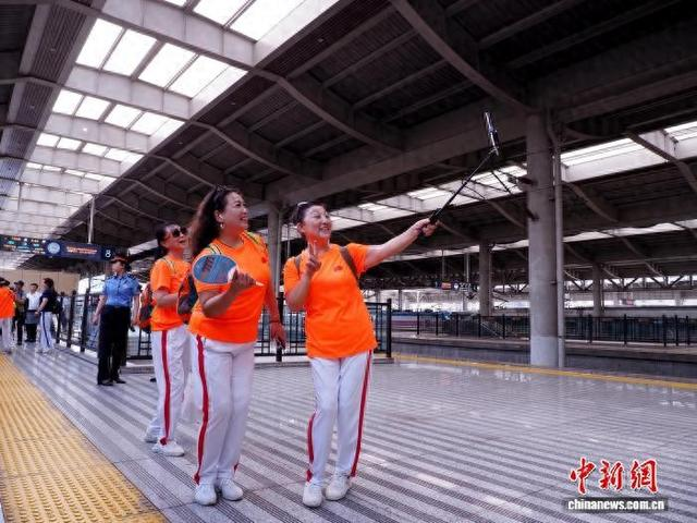 西安铁路局开行首趟红色照金...
