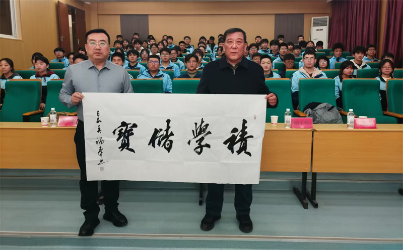 著名书法家吴福春：以墨为礼 续写校园文...